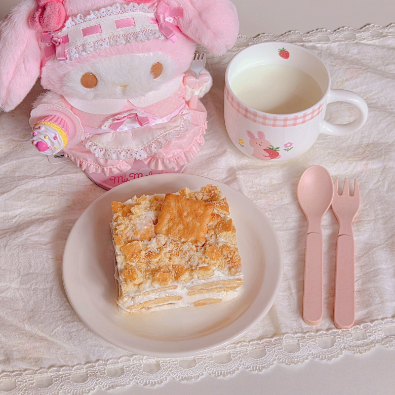 빠다코코넛 치즈케이크🧀 우유🥛 💬 2번째 해 먹는 건데 꽤괜이라 이번엔 예쁘게 플레이팅 해서 찍어보깅🩷