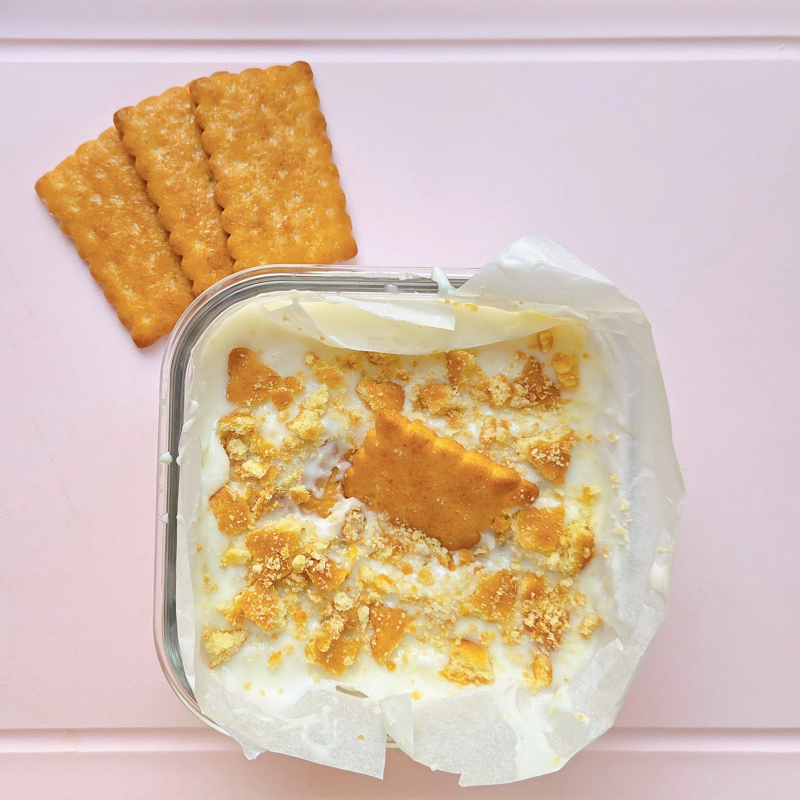 빠다코코넛 치즈케이크🧀 우유🥛 💬 2번째 해 먹는 건데 꽤괜이라 이번엔 예쁘게 플레이팅 해서 찍어보깅🩷