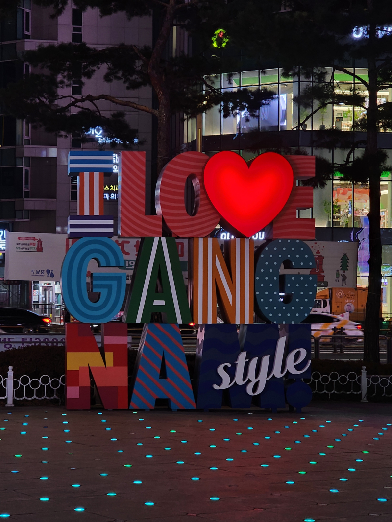 낮에 강남 초상화에서 히라이스 했고요. 블로그 후기들이 왜 그랬는지 첫 방에서 이해를 해버렸고 어찌저찌 100프로 다 봤는데 무서웠지만 재밌었다