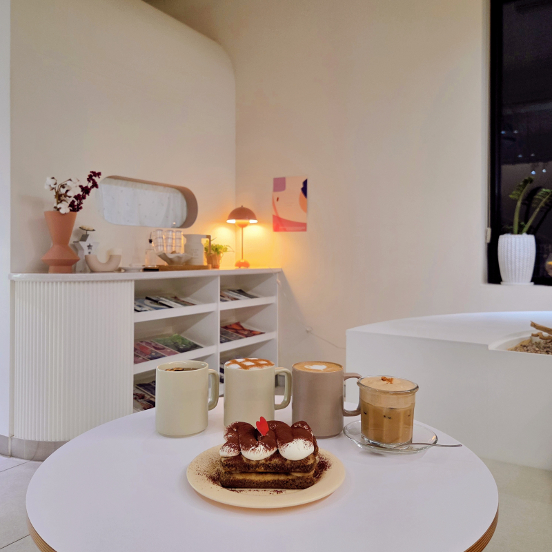 티라미수🍰 대추생강차☕️ 카푸치노☕️ 카페라떼☕️ 버터 스카치 라떼☕️ 💬 디저트까지 뿌시기 완🩷