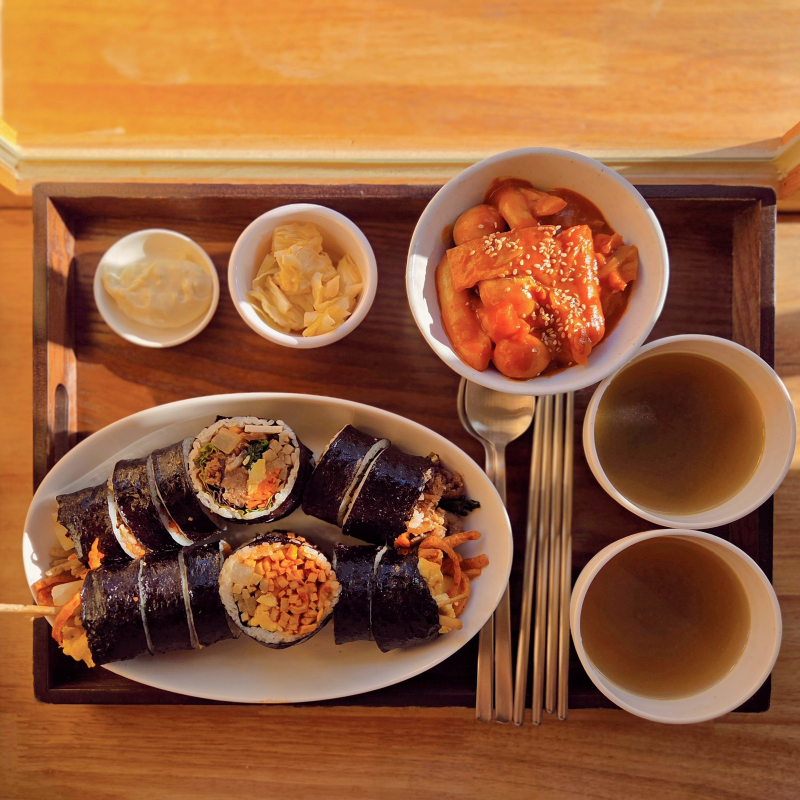 수원 갈비 김밥🍙 매콤 쌀 어묵 김밥🍙 저당 쌀 떡볶이🌶 💬 맛은 있는데 뭐가 하나씩 맘에 안 드는 집..컨셉도 참 잘 잡고 메뉴 내는 거 참신