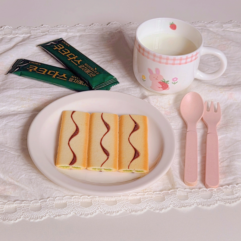 쿠크다스 말차에디션🍪 우유🥛 💬 말차맛은 처음 먹어보는데 마힛당🩷