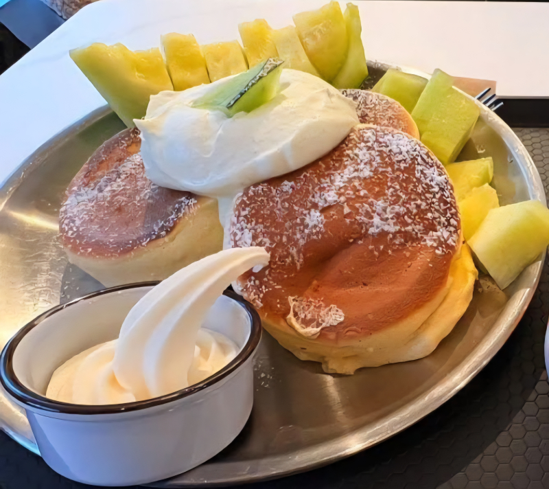 메론철이 아니지만 먹고 싶었고 위에 크림이랑 아이스크림이 진짜 존맛.