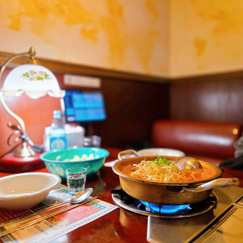매운 국물닭발🥩 셀프주먹밥🍙 바삭 누룽지 감자전🥔 소주🍶 💬 어제의 1차!!🍶🩷원래 가려고 했던곳이 웨이팅이 많아서 근처 다른곳에 왔는데 꽤괜