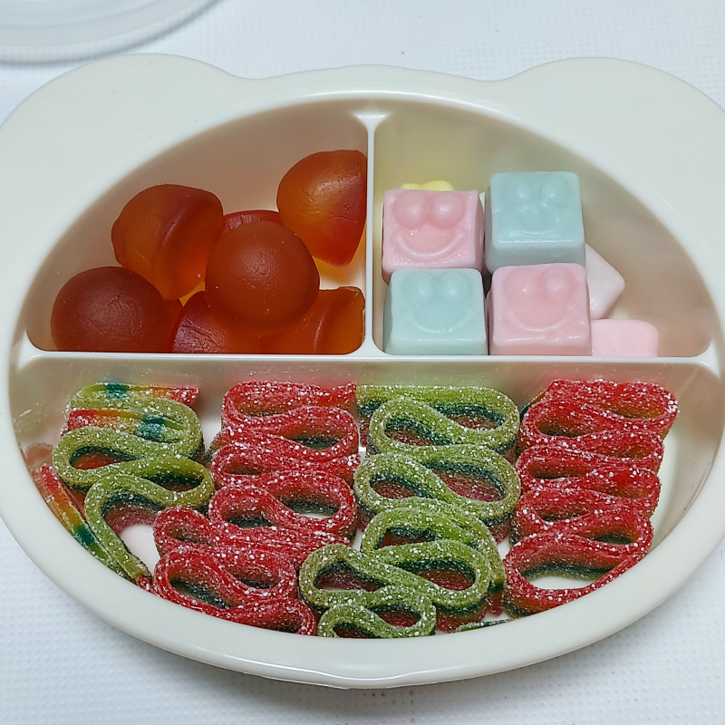 오천원에 젤리 다섯봉지사고 신나서 만든 젤리도시락 냉동실로 들어가렴