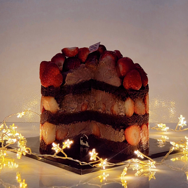 딸기시루🎂 💬 어제 대전 성심당 가서 사온 딸기시루🎂❤️보면 생각나는맛 그대로이긴한데 마싯구 가성비짱🍓❤️