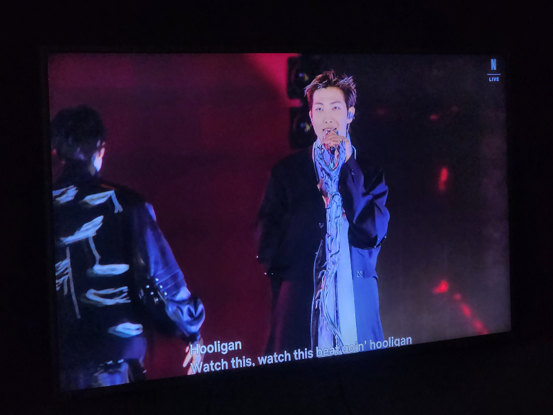아빠가 뉴스로 광화문 중계 보고있길래 방탄이랑 광화문 얘기하고 있었는데 갑자기 "전세계적으로 인기인데 이건 봐야지" 하면서 온가족이 다 보는 중