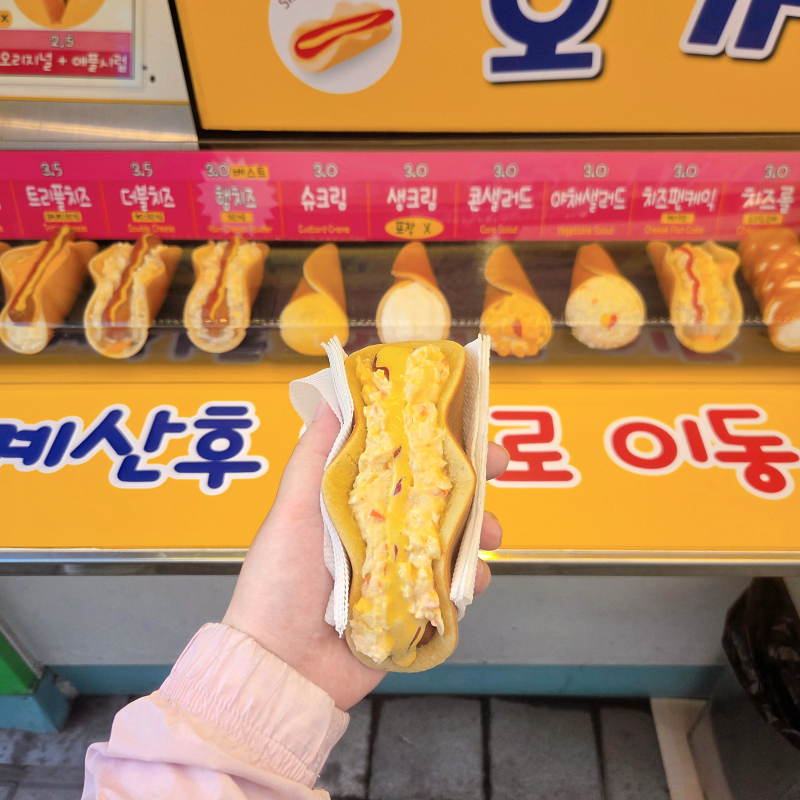 햄치즈🥞 슈크림🥞 💬 어제 처음으로 노량진 가서 컵밥거리 구경하고 오가네 팬케익 머굼🩷겉이 진짜 바삭바삭 하구 마싯름🤤🩷배불러서 컵밥 못 먹고