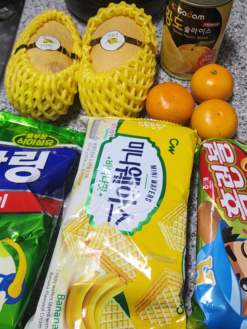 어제 사진은 못 찍었지만 본가 가서 카레랑 삼겹살 먹고 애사비 먹었는데도 졸려서 자다가 아빠랑 동생 소고기 구워먹을 때 꼽사리 껴서 또 같이 먹