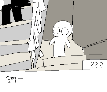 ⚊ 복도 끝에서 훌쩍이는 소리가 들렸다. ▼ ⚊ 소리를 따라가보니, 나비가 옥상으로 올라가는 계단에 앉아 울고 있었다. ▼