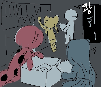 ⚊ 창고에서 각자 정리를 하던 도중, 쾅! 철컥- ⚊ 익숙한 소리가 들렸다. ▼ ⚊ 창고 문이 닫힌 것이다. ▼ ⚊ 그리고 당연하게도 열리지 않