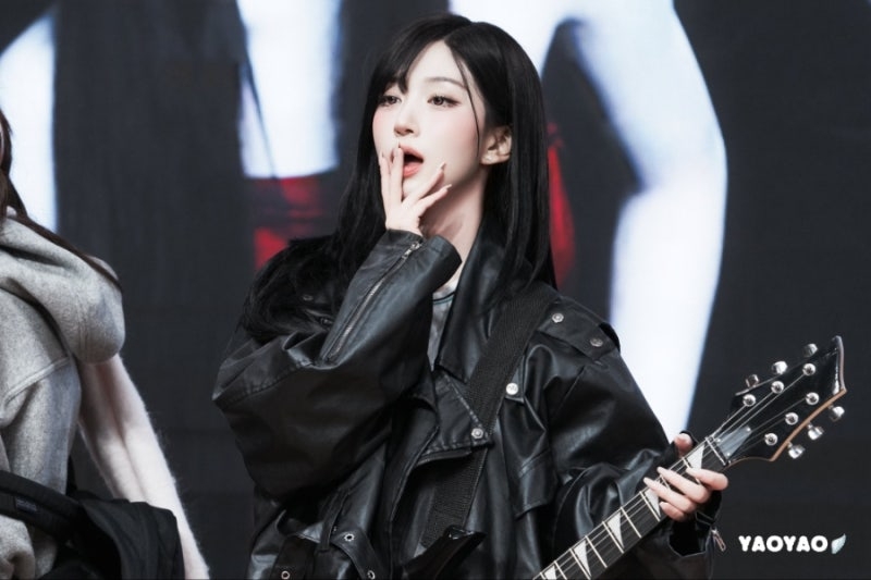 오떤 여성이 이렇게나 아름다운데 비명지르면서 사진 저장하기 말고 내가 뭘 할 수 있지?? 하 진짜 얼굴 미친거아니냐 정말로 해원이 내가 낳을걸