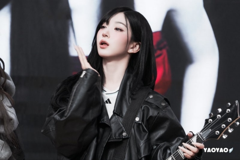 오떤 여성이 이렇게나 아름다운데 비명지르면서 사진 저장하기 말고 내가 뭘 할 수 있지?? 하 진짜 얼굴 미친거아니냐 정말로 해원이 내가 낳을걸
