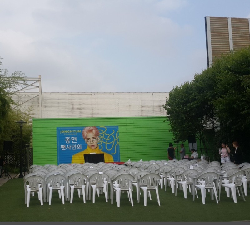 완전 잊고 있었어... 내 처음이자 마지막 팬싸날이었는데. 보고싶다.