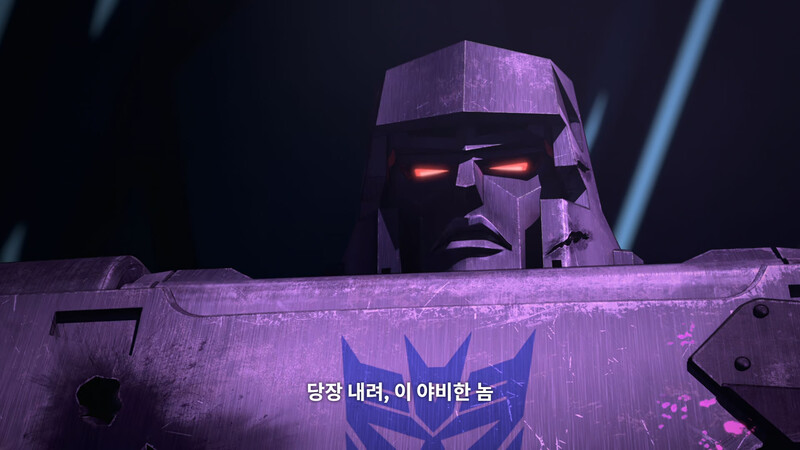저래놓고 또 옆에 끼고 다님
