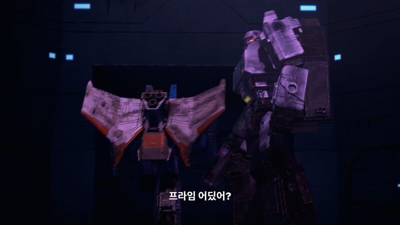 저래놓고 또 옆에 끼고 다님