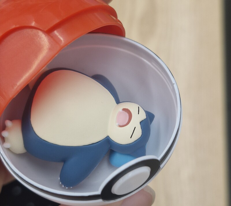 몬스터볼음료수 샀는데 피규어가 귀여우나 음료가 영 취향아님... 잠만보나왔다