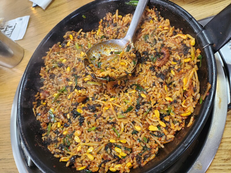 그렇게 볶음밥 먹고 만족함. 낙곱새 오랜만에 먹어서 좋았어. 지인이 더 맛있는 집 있다길래 담엔 거기 가기로 함.