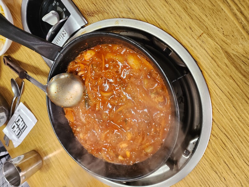 그렇게 볶음밥 먹고 만족함. 낙곱새 오랜만에 먹어서 좋았어. 지인이 더 맛있는 집 있다길래 담엔 거기 가기로 함.