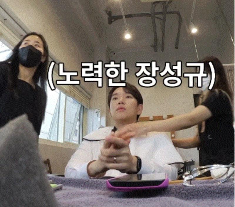 이거보니 권지용 못믿는다는 애들 이해됨 이야 얼굴에 클튜쓰나 붓기도 빠지네