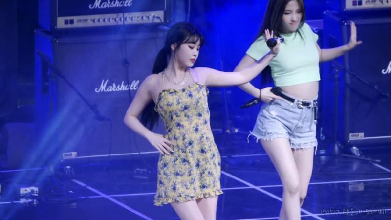 원피스는 이거였음 나는 생각해봐 일단 비싸겟지 근데 몇변 안입곘지 활용하기 힘들겠지 콤보로 은영이의 쓸데없는 지출을 막아주었음 추후 비슷한 원피스를 것을 대비해 이런거 말고 너가