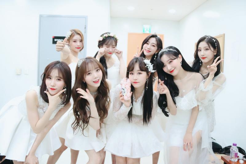 여돌이 이런 치렁치렁하고 요정같은 입는게 좋더라