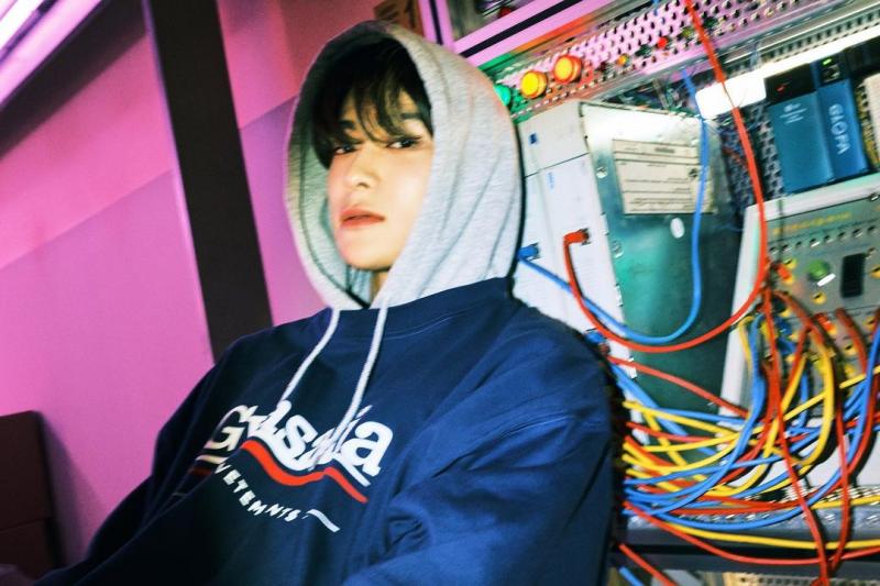 Nct 정재현 이야 컨셉포토인데 너무 이뻐서 신청해봐