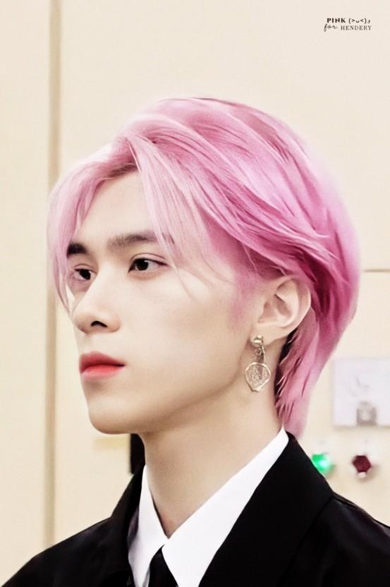 헨드리 본명 웡군항 헨드리 황관형 생년월일 특징 nct 거치지 않고 wayv로 데뷔한 멤버이다 Nct에는 에서 합류했다 포지션은 리드래퍼이다 마카오 출신이다 별명은 동키 슈렉의