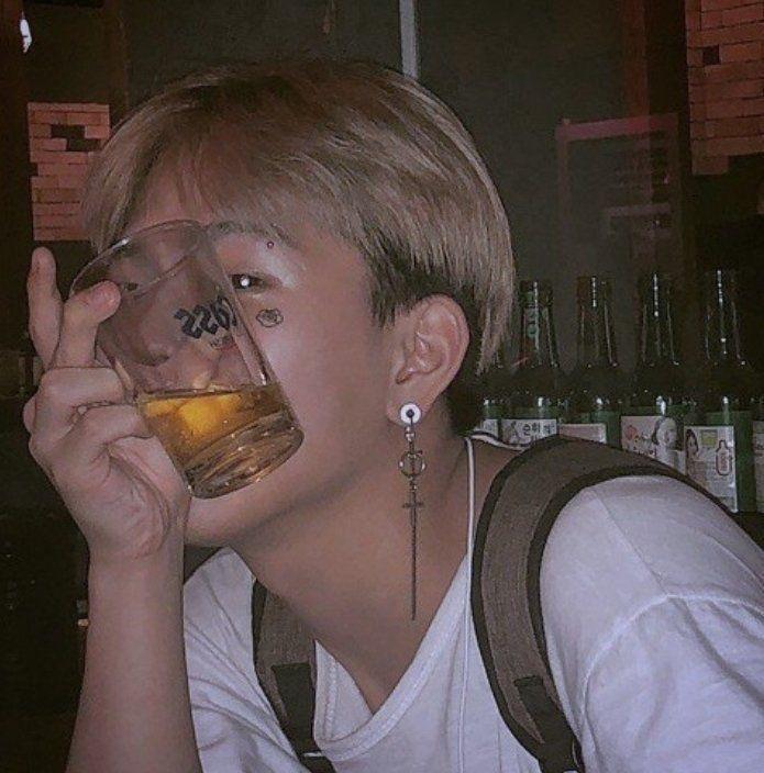에쉬랑 허성현이랑 스키니브라운 너무 많을려나 조심스레 금손 레주한테 부탁해봅니다아