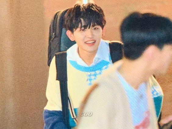 조원사아아앙 바부너구리 웅냥냥먐 아기말투씀 애교쩔어 근데 베이스 기깔나게 진짜로 베이스로 moonlight 속주한 사람이바로이사람이에요 얼굴달란트 미쳤다