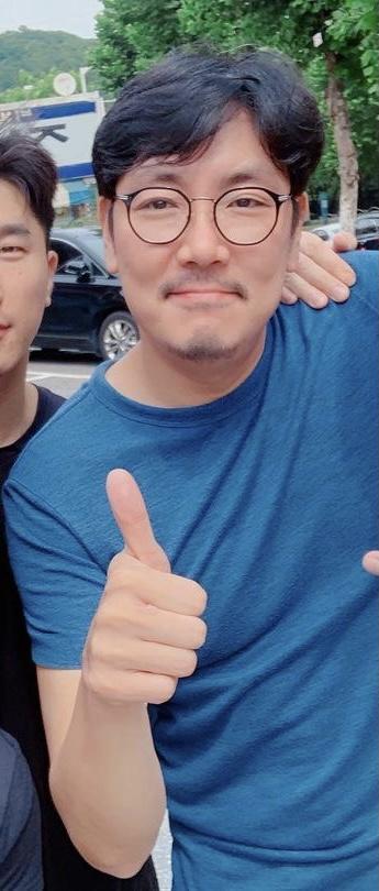 황정민이랑 조진웅 손이랑 키도 크고 웃을때 눈라인 있어서 좋아해 진짜 이상형들 대체로 연상 좋아함