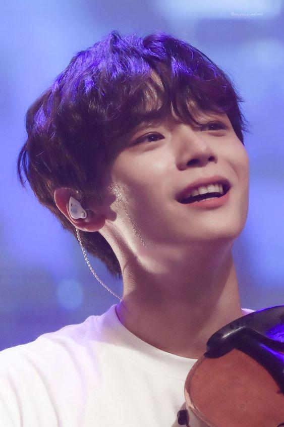 신예찬 밴드에 바이올린 포지션의 참맛을 알게 해준 장본인 슈퍼밴드로 데뷔하기 전에도 가능동 버스킹 밴드로 유명했던 바이올리니스트 진짜 엄청 귀엽게 생김 청순함 덩치도 쨔금 근데
