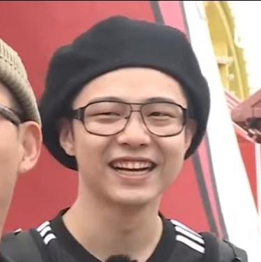 어머낫세상에 마자마자맞세에상에 홍셩 너무 귀엽지 어떻게 나이를 안먹어 내가 다먹었나 근데 온니국힙은 아니고 얕게 배우쪽하고 국힙만 훠궈처럼 담겨짐 온김에 시영 사진몇개 항상
