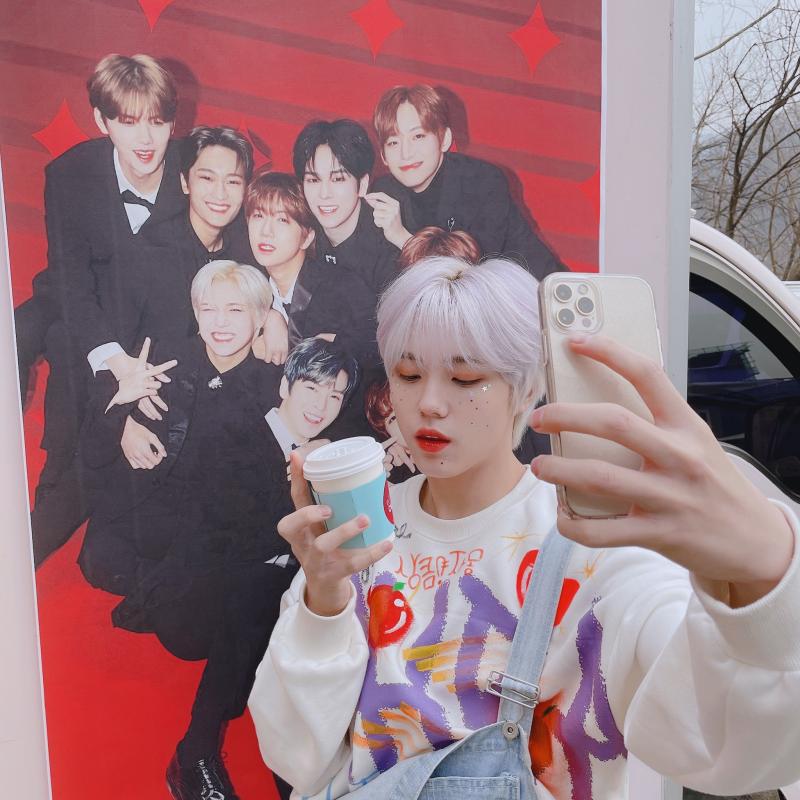 오늘 생일이라서 안성민 검색하면 사진 많이 있음
