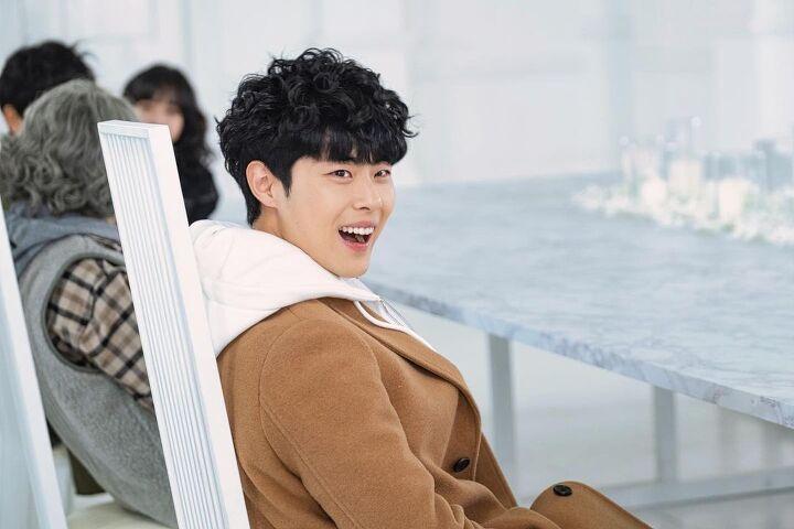 아아아아요정이 또있어요오오오 억떡게하면 얼굴에 고양이도 있고 강아지도있고 다들 존나 벤자민버튼이야 나이를 거꾸로 먹어 진짜 귀여워 사랑해