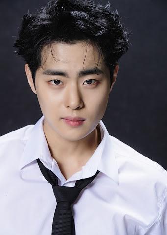 아아아아요정이 또있어요오오오 억떡게하면 얼굴에 고양이도 있고 강아지도있고 다들 존나 벤자민버튼이야 나이를 거꾸로 먹어 진짜 귀여워 사랑해