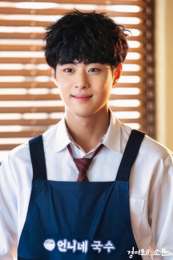 아아아아요정이 또있어요오오오 억떡게하면 얼굴에 고양이도 있고 강아지도있고 다들 존나 벤자민버튼이야 나이를 거꾸로 먹어 진짜 귀여워 사랑해