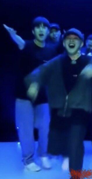 성현앞니에 잠들다 토끼 뽀쟉한 주먹은또 뭐임세상에 그그뭐냐 저화질만의 갬성이 있숴 아니 근데 그걸 고화질로줬음 좋았겠지 일단 줬다는게 감사고 허성현 왜케 언텔 포켓몬처럼 뛰는건지