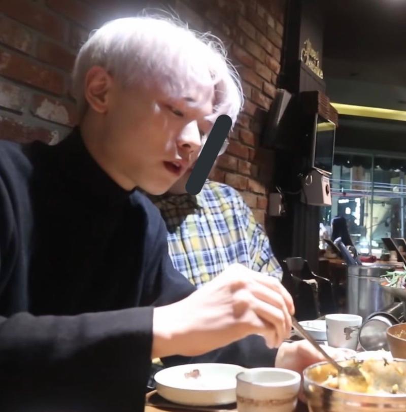 됩니다 탈색모로 면접을 봤는데도 합격해버린 백발회사원이 있다 근데 이제 바이올리니스트인