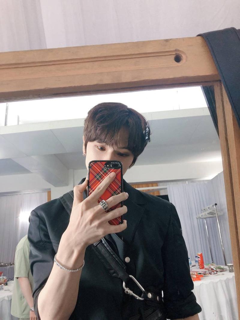 진심 잘생김과 귀여움이 어떻게 공존 있네 박지성이 시발살아잇는 증거네 진심 너무 좋아서 죽을래