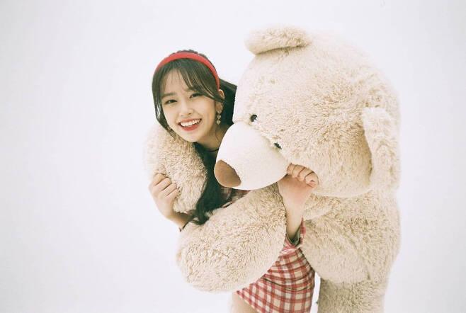 유지니 완전 천상 아이돌 동갑인데 왜이리 예쁘고 뭐든 잘할 있는 건지 막짤은 내가 좋아하는 유진공주짤