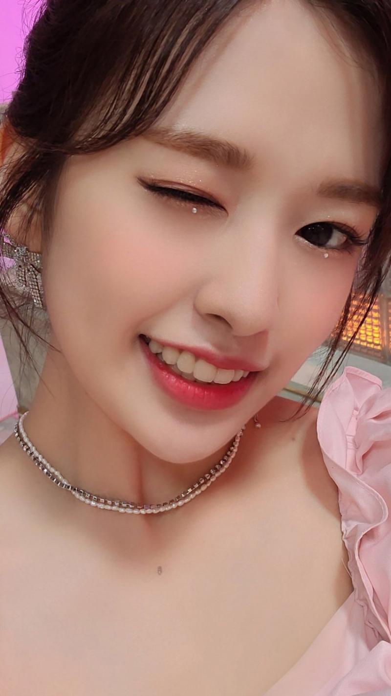 유지니 완전 천상 아이돌 동갑인데 왜이리 예쁘고 뭐든 잘할 있는 건지 막짤은 내가 좋아하는 유진공주짤