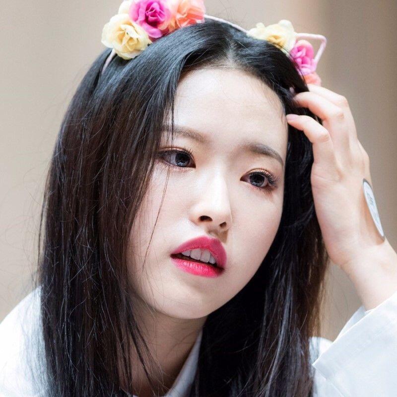 이달의 소녀 올리비아 세모입술이 매력인 친구야