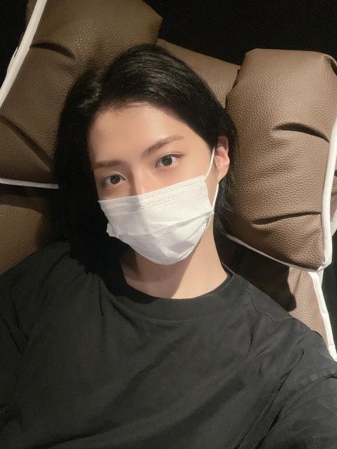 이쁜 하면 바로 생각나는 최애 원어스 시온이야 장발인데 최근에 흑발 하고 예뻐짐