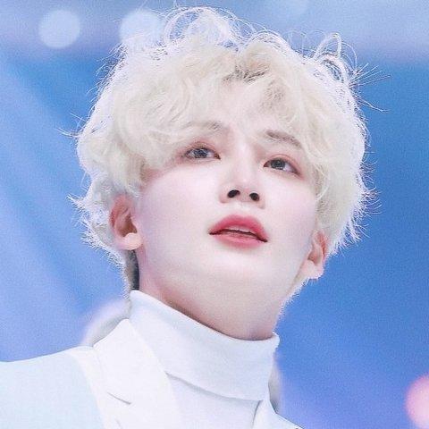 장발일 멤버와 열애설이 났던 윤정한씨