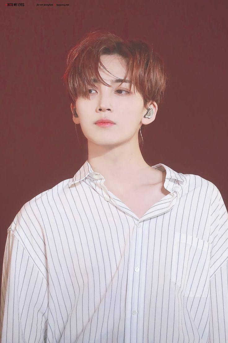 세븐틴 윤정한 아직까지 넘는 사람 못봄 당장 생각나는선 차은우 김희철 정도 근데 윤정한은 갤러리에 최애 빼고 유일하게 사진 있는 사람 머리 길었었을 때도 예쁜데 취향인진