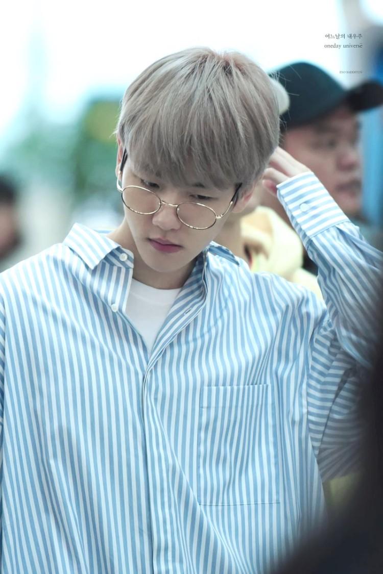 변백현 제대해 오빠 이상형 귀엽고 자상하고 노래 잘부르는데 예쁜남자 변백현 완벽한 이상형 아니니 근데 우리 갱얼쥐가 군대라니