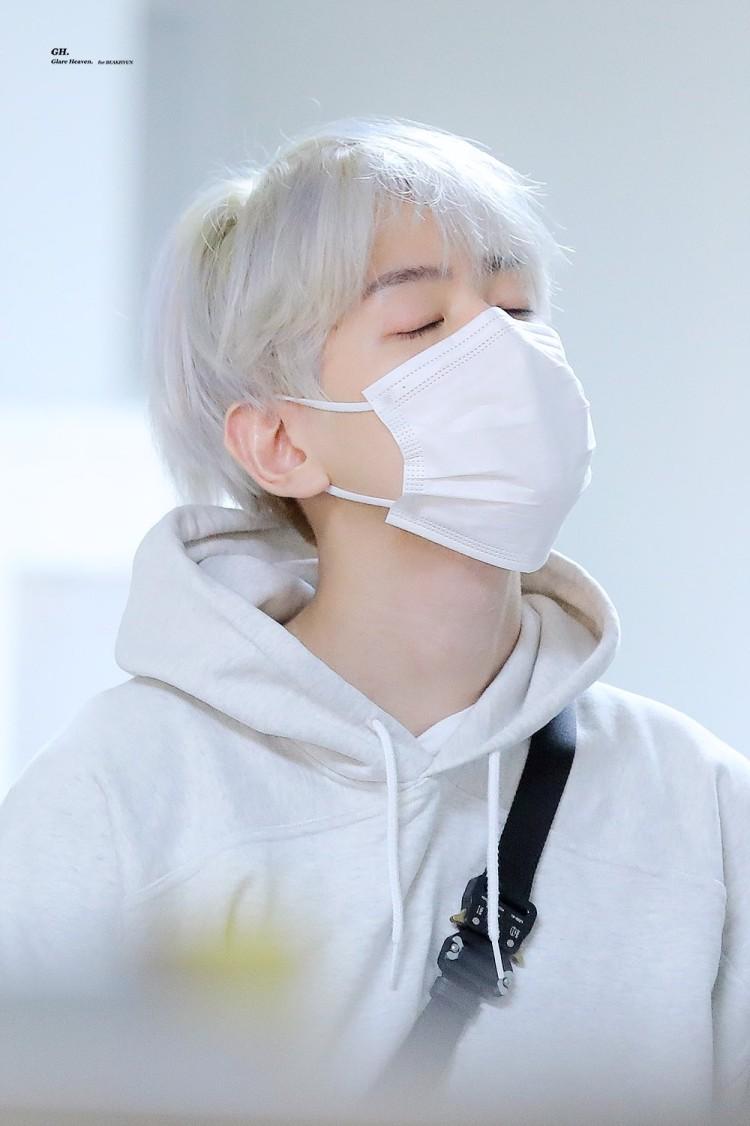 변백현 제대해 오빠 이상형 귀엽고 자상하고 노래 잘부르는데 예쁜남자 변백현 완벽한 이상형 아니니 근데 우리 갱얼쥐가 군대라니