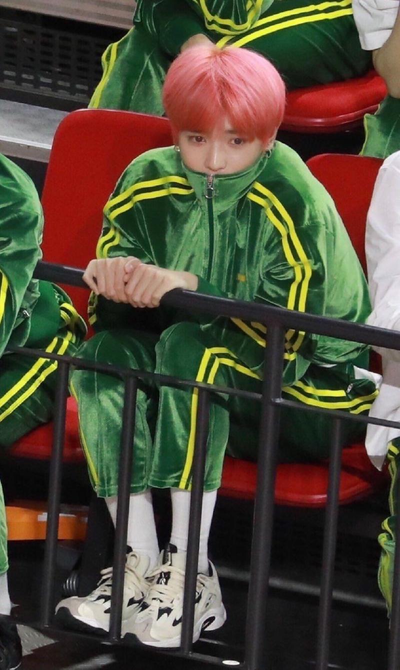 태용 본명 이태용 생년월일 특징 NCT의 총괄리더 무대와 무대밖의 갭차이가 엄청 멤버 중의 하나이다 작사 작곡 랩메이킹 안무구성 다양한 능력을 가지고 있다 주먹밥 쿵야를 닮아서