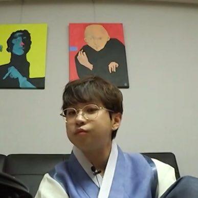 살면서 한번도 내가 흥딘이라는걸 부정해본적 없다 인간으로 태어나면 살면서 한번쯤은 임철을 귀여워할수밖에 없음